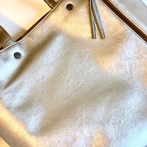 Neiman Marcus Bags - NEIMAN MARCUS EUC Expandable Platinum Tote Neiman Marcus Bags - NEIMAN MARCUS EUC Expandable Platinum Tote